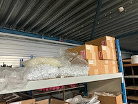 Partij grondstoffen en verpakkingsmaterialen - afbeelding 2 van  32