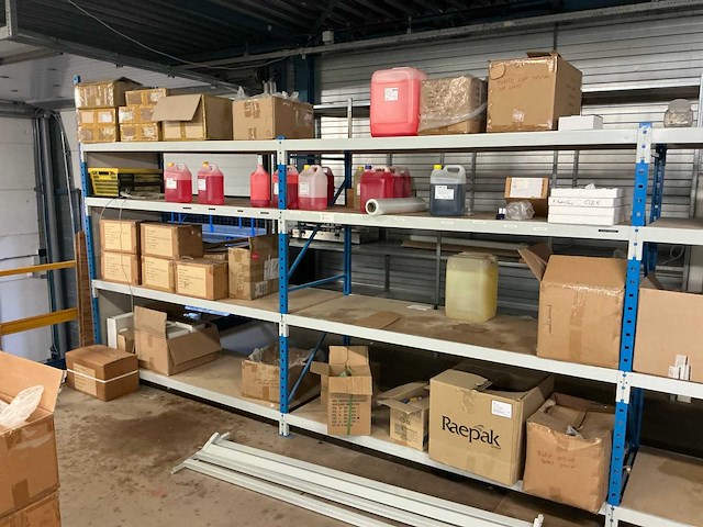 Partij grondstoffen en verpakkingsmaterialen - afbeelding 1 van  32