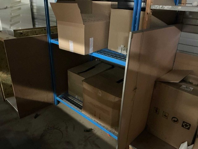 Partij grondstoffen en verpakkingsmaterialen - afbeelding 13 van  32