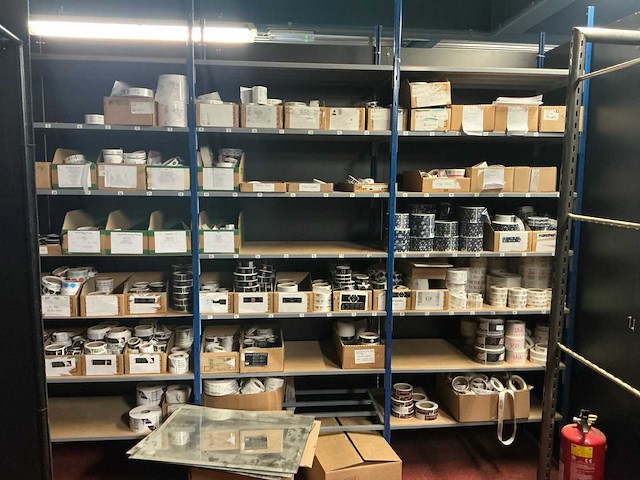 Partij grondstoffen en verpakkingsmaterialen - afbeelding 20 van  32