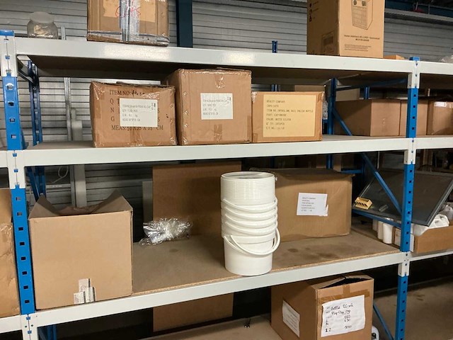 Partij grondstoffen en verpakkingsmaterialen - afbeelding 30 van  32