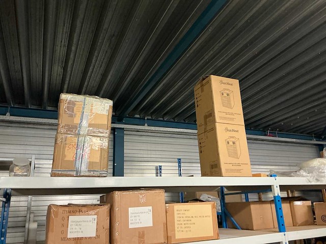 Partij grondstoffen en verpakkingsmaterialen - afbeelding 31 van  32