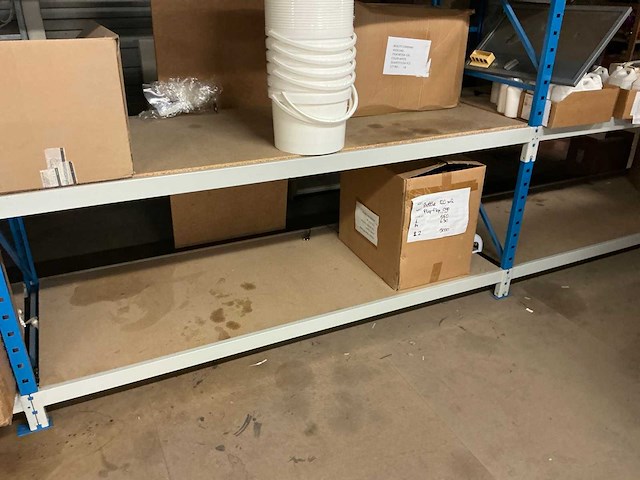 Partij grondstoffen en verpakkingsmaterialen - afbeelding 32 van  32