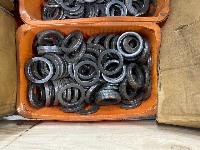 Partij grote bouten en ringen - afbeelding 6 van  8