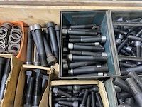 Partij grote moeren en ringen - afbeelding 3 van  9