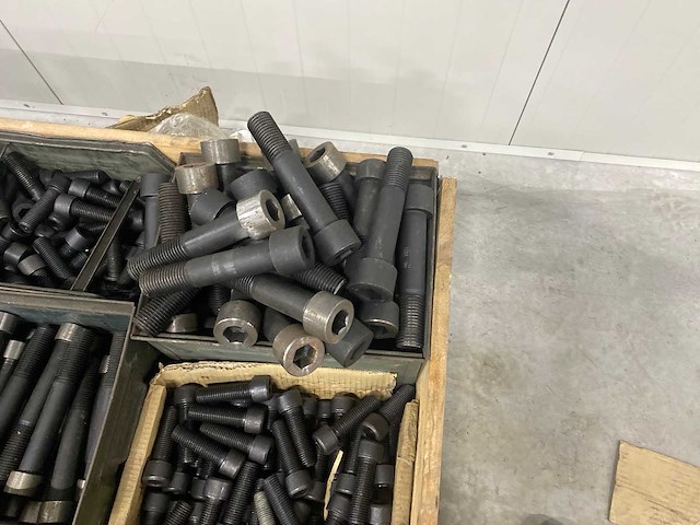 Partij grote moeren en ringen - afbeelding 5 van  9
