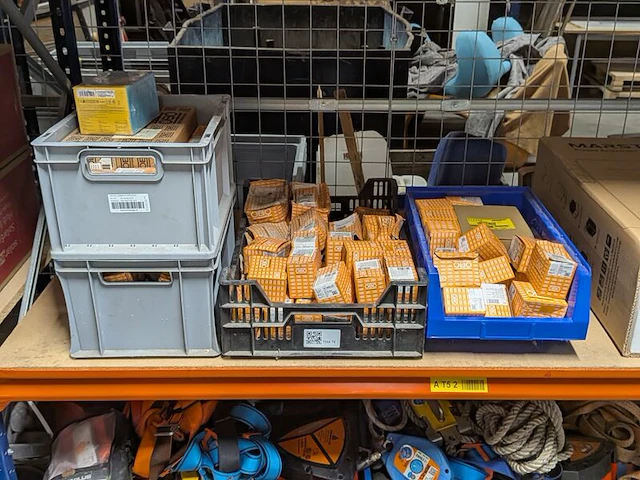 Partij haakse hoekstukken, obo betterman, incl. diversen - afbeelding 1 van  11