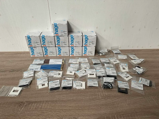 Partij hager installatiemateriaal, ca 54 verpakkingen - afbeelding 1 van  6