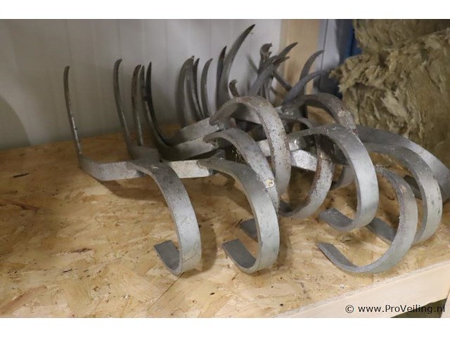 Partij haken - 46x11x33cm - 10 stuks - afbeelding 1 van  3