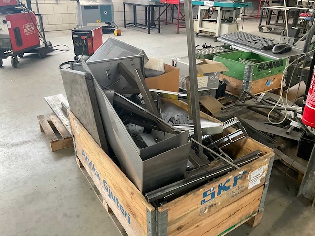 Partij halffabricaat en divers - afbeelding 14 van  16