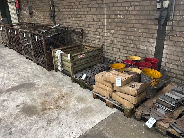 Partij halffabricaat materiaal - afbeelding 1 van  12