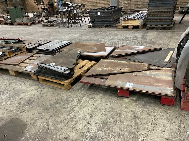 Partij halffabrikaat grondbak - afbeelding 1 van  7