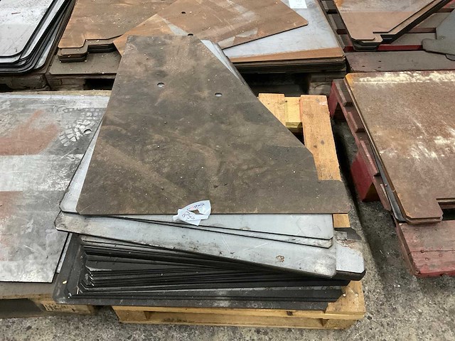 Partij halffabrikaat grondbak - afbeelding 3 van  7