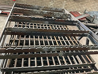 Partij halffabrikaat stalroosters - afbeelding 4 van  7