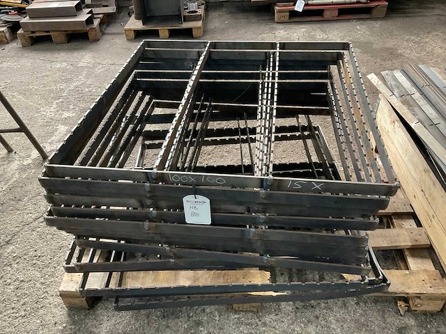 Partij halffabrikaat stalroosters - afbeelding 6 van  7