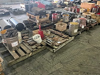 Partij halffabrikaten/aanbouwdelen - afbeelding 1 van  8