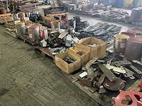 Partij halffabrikaten/aanbouwdelen - afbeelding 2 van  8