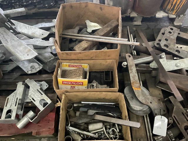 Partij halffabrikaten/aanbouwdelen - afbeelding 4 van  8