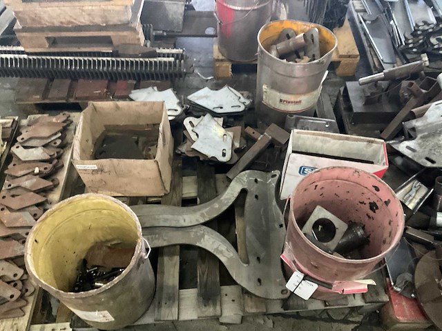 Partij halffabrikaten/aanbouwdelen - afbeelding 6 van  8