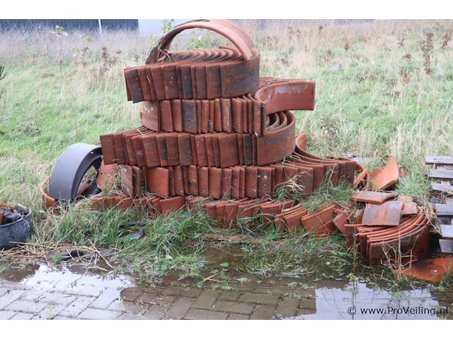 Partij halfronde monnikspannen - afbeelding 1 van  5