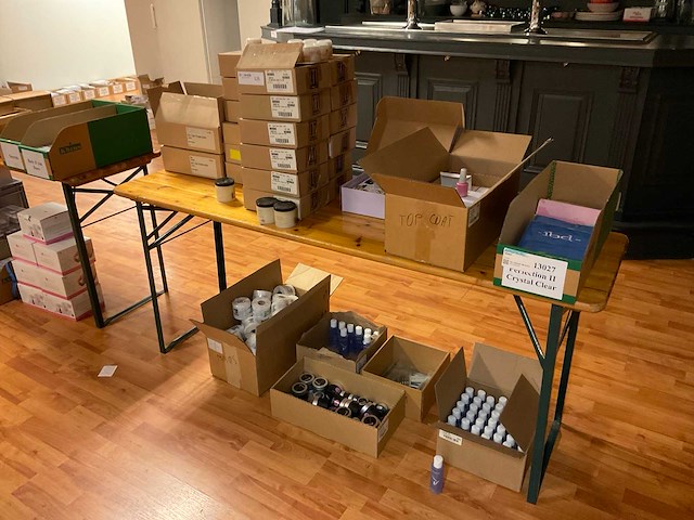 Partij hand- en nagelverzorging - afbeelding 1 van  4