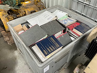 Partij handboeken en catalogussen - afbeelding 1 van  4