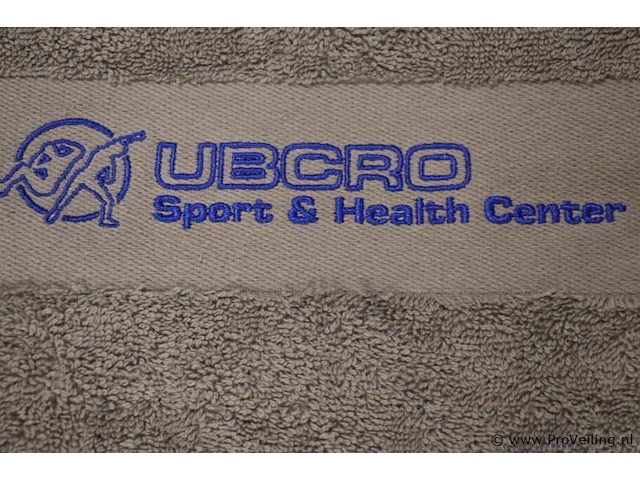 Partij handdoeken met opdruk "ubcro sport & health center" - afbeelding 3 van  4