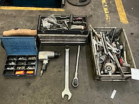 Partij handgereedschap en 1 pneumatische slagmoersleutel - afbeelding 1 van  10
