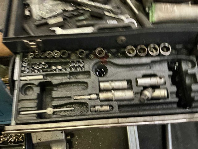 Partij handgereedschap en 1 pneumatische slagmoersleutel - afbeelding 5 van  10