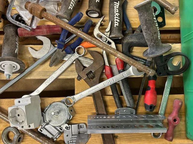 Partij handgereedschap en bouwmaterialen w.o. makita, stanley - afbeelding 4 van  8