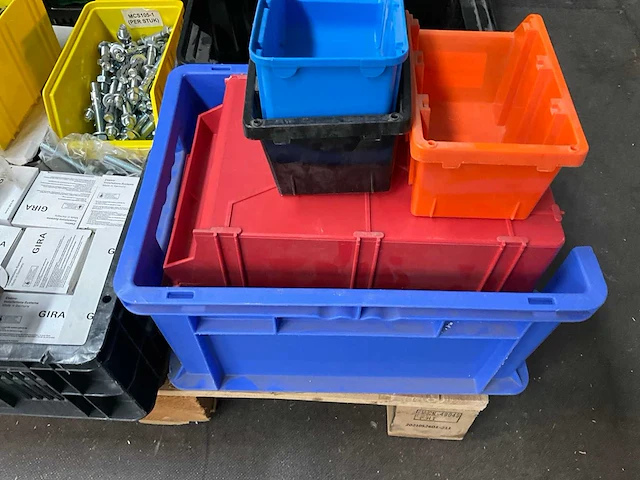 Partij handgereedschap en bouwmaterialen - afbeelding 1 van  10