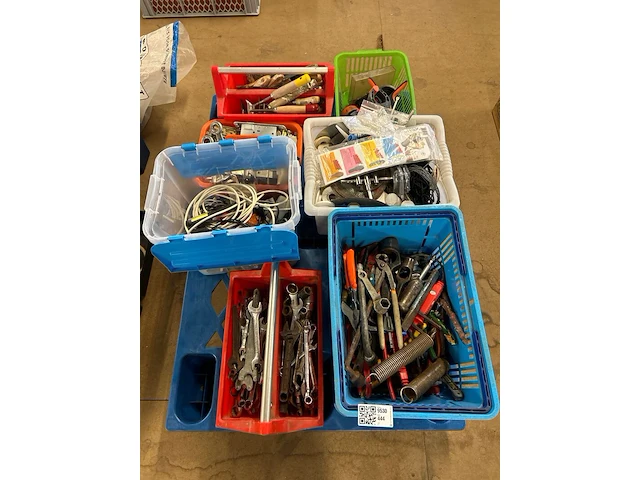 Partij handgereedschap en bouwmaterialen - afbeelding 1 van  7