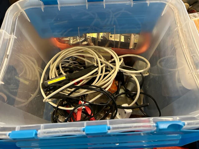 Partij handgereedschap en bouwmaterialen - afbeelding 3 van  7