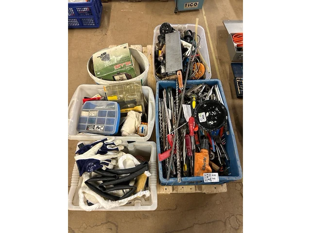 Partij handgereedschap en bouwmaterialen - afbeelding 1 van  7