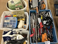 Partij handgereedschap en bouwmaterialen