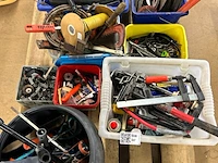 Partij handgereedschap en bouwmaterialen
