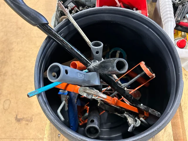 Partij handgereedschap en bouwmaterialen - afbeelding 4 van  8