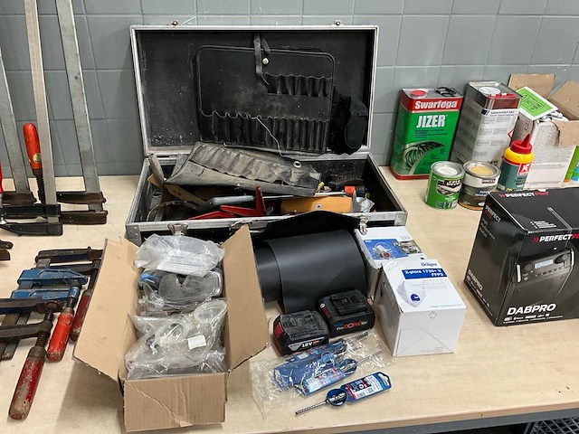 Partij handgereedschap en divers - afbeelding 1 van  9