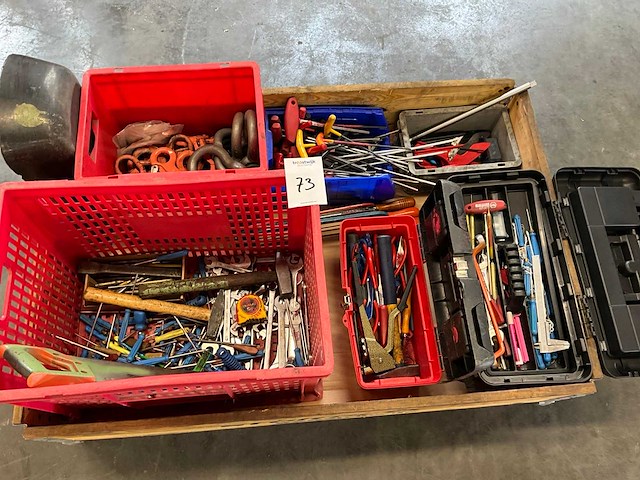 Partij handgereedschap en hijsgereedschap - afbeelding 1 van  9