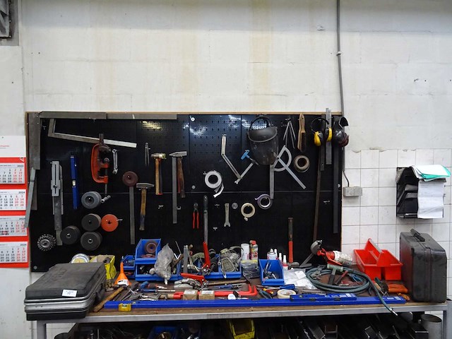 Partij handgereedschap en toebehoren - afbeelding 1 van  7