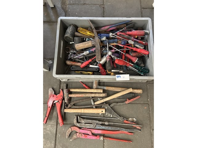 Partij handgereedschap in krat - afbeelding 1 van  7