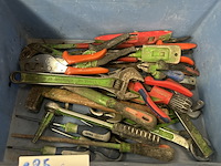 Partij handgereedschap in krat - afbeelding 1 van  5