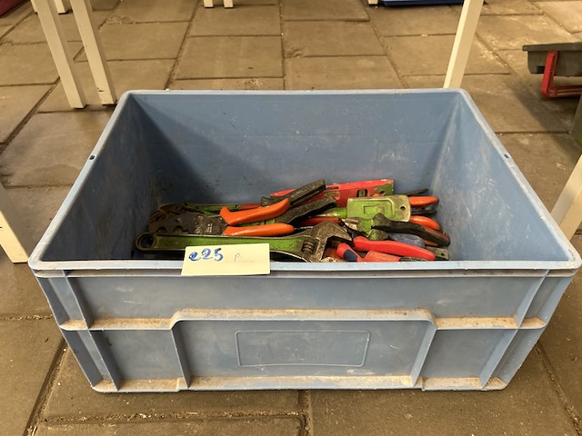 Partij handgereedschap in krat - afbeelding 2 van  5