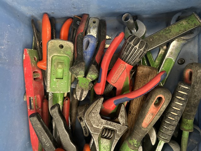 Partij handgereedschap in krat - afbeelding 3 van  5