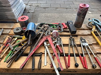 Partij handgereedschap met pijptangen, boutenscharen en trekkers ca. 23x