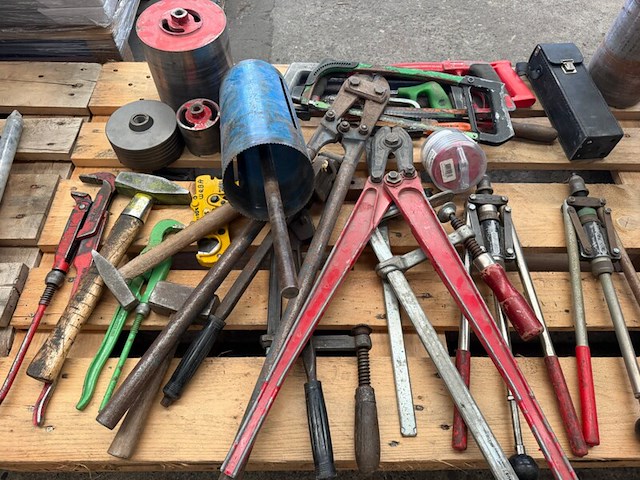 Partij handgereedschap met pijptangen, boutenscharen en trekkers ca. 23x - afbeelding 2 van  7