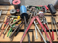Partij handgereedschap met pijptangen, boutenscharen en trekkers ca. 23x - afbeelding 2 van  7