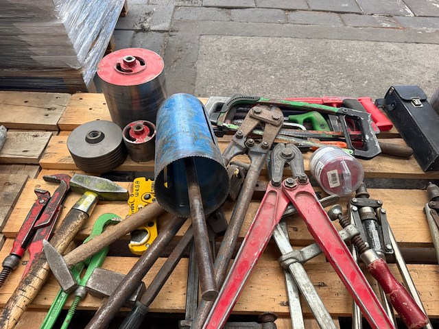 Partij handgereedschap met pijptangen, boutenscharen en trekkers ca. 23x - afbeelding 3 van  7