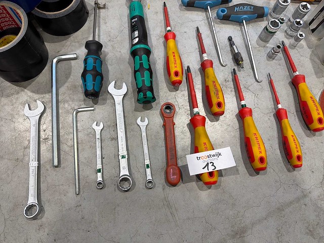Partij handgereedschap – o.a. sleutels, schroevendraaiers, doppen en momentsleutel - afbeelding 6 van  6