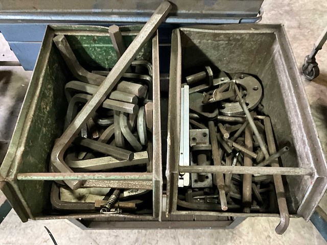 Partij handgereedschap op etagewagen - afbeelding 1 van  3